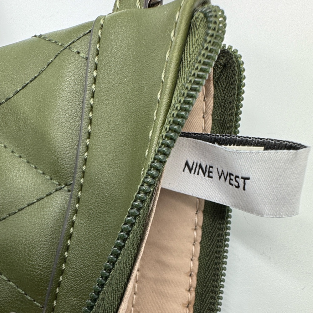 Green Quilted Nine West Wristlet Wallet Pouch - Picture 8 of 9